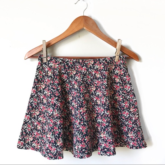 Forever 21 Dresses & Skirts - Forever21 Flower Skater Skirt